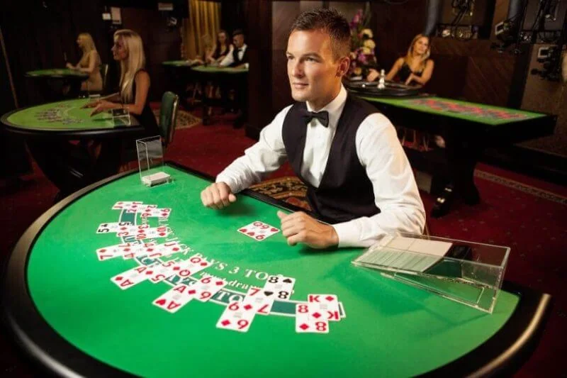 Meja dealer langsung untuk pengalaman kasino live di GUATOGEL
